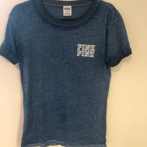 Very soft Tee from the brand Pink. In a size small.